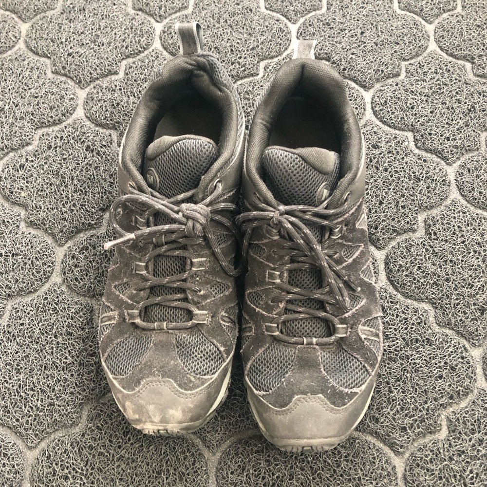 Men’s Size 9.5 Black Merrell Tennis Shoes